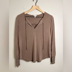 Women’s Lucky Brand long-sleeved V-neck blouse with smocked cuffs size S